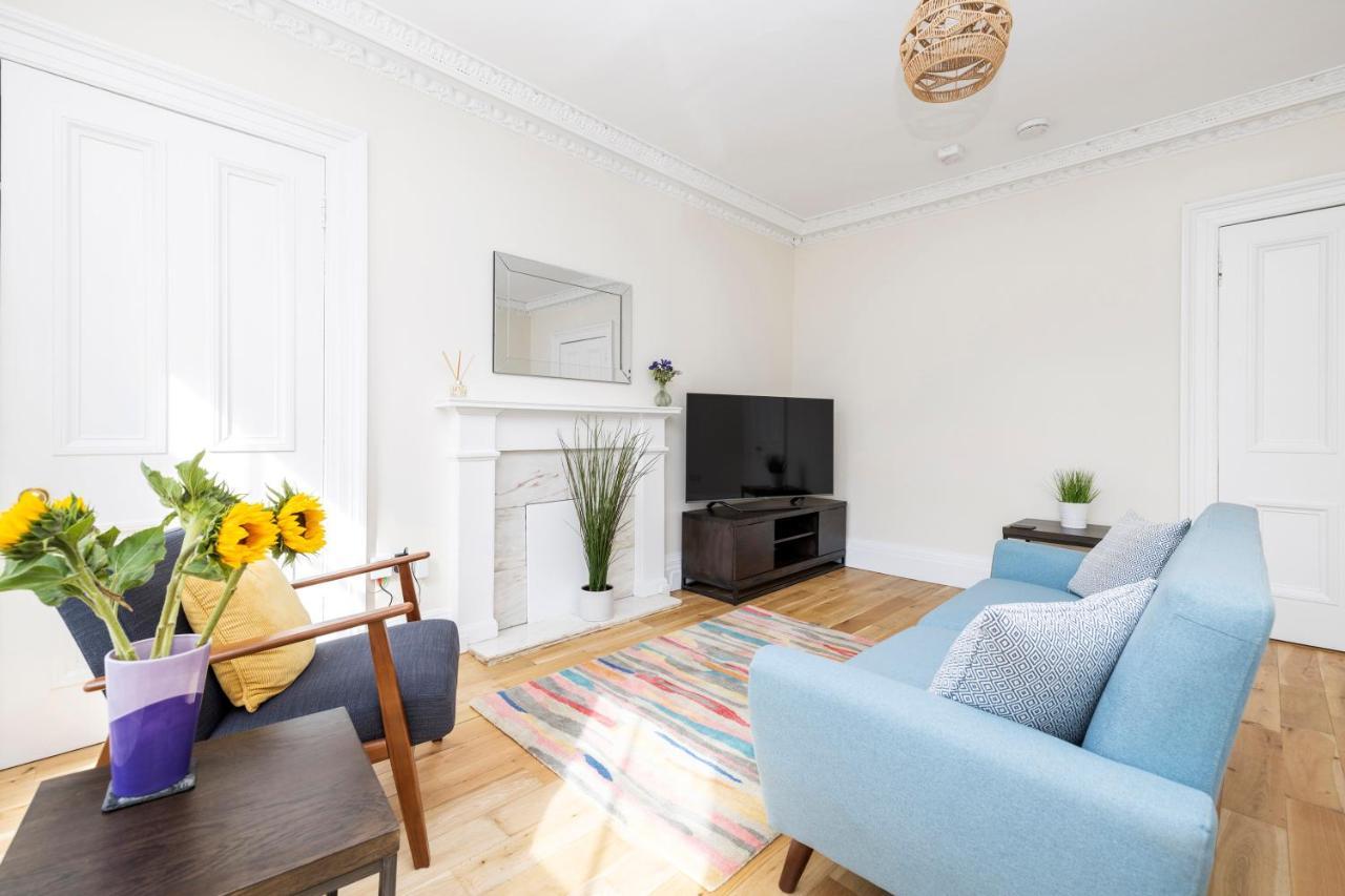 2 Bedroom Apartment On Peebles High Street Εξωτερικό φωτογραφία